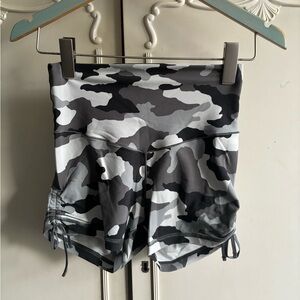 Aerie Camo OFFLINE Real Me High Rise Shortie 3”